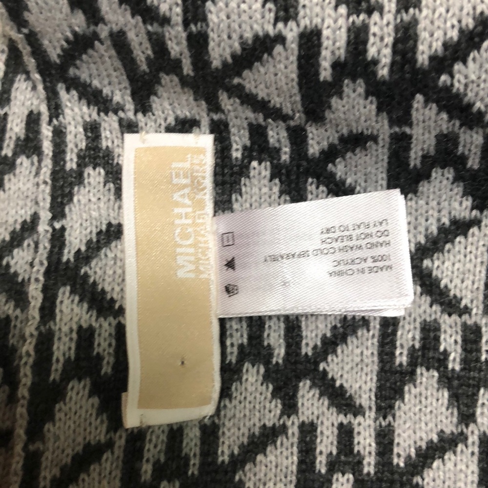Scarf - Picture 4 of 4